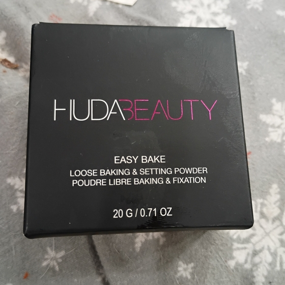 HUDA BEAUTY Easy Bake Loose Powder - Coffee Cake - Picture 1 of 2
